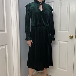 Finley Dress Velvet Knee Lwngth Modest Ruffle Retro Ling Sleeve Green Medium